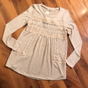 NWT lace Monteau top in size small.